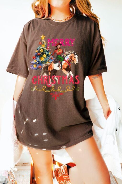 vintage christmas t shirt merry christmas cowgirl graphic tee retro western design for cowboy christmas celebrations