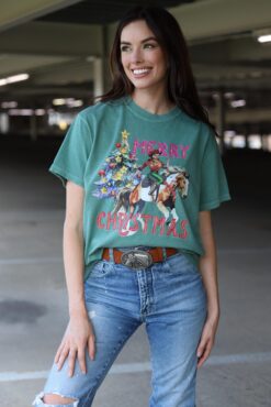 Vintage Christmas T Shirt Merry Christmas Cowgirl Graphic Tee Retro Western Design for Cowboy Christmas Celebrations