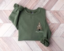 Vintage Christmas T Shirt Merry Christmas Tree Design for Family Gatherings Comfortable Fit Ideal for Women