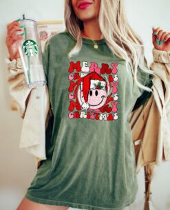 vintage christmas t shirt merry merry design retro style for family gatherings comfortable colors tee u6r5d scaled