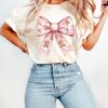 vintage christmas t shirt pink bow design for women retro coquette style comfortable tee for holiday celebrations and festive outfits h4c2e