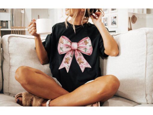 vintage christmas t shirt pink bow design for women retro coquette style comfortable tee for holiday celebrations and festive outfits wf0xc scaled