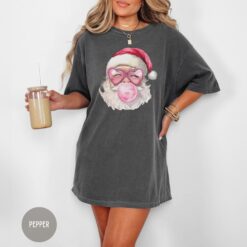 Vintage Christmas T Shirt Pink Santa Retro Tee for Women Comfort Colors Crewneck Holiday Design Ideal for Family Gatherings and Parties 7 vintage christmas t shirt pink santa retro tee for women comfort colors crewneck holiday design ideal for family gatherings and parties ffnv2
