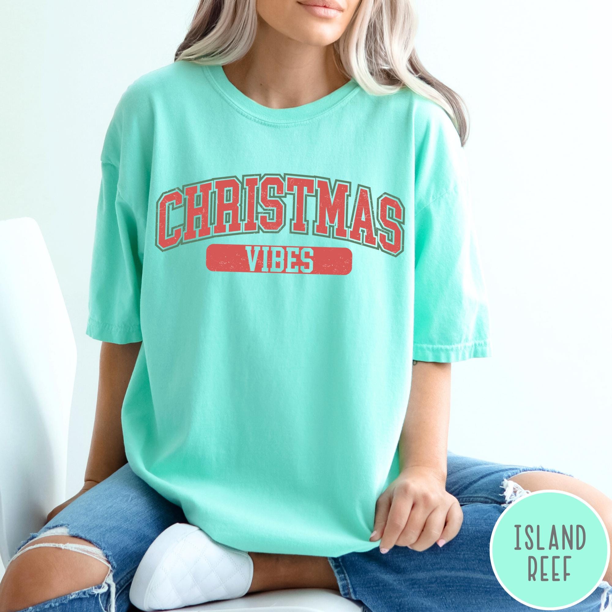 vintage christmas t shirt retro design comfort colors womens holiday tee with fun graphics for winter celebrations and festive gatherings ikcnn