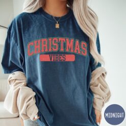 vintage christmas t shirt retro design comfort colors womens holiday tee with fun graphics for winter celebrations and festive gatherings qfzre