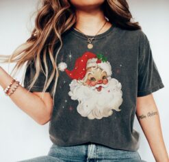 Vintage Christmas T Shirt Retro Santa Design Comfort Colors Style Unique Holiday Apparel for Festive Celebrations