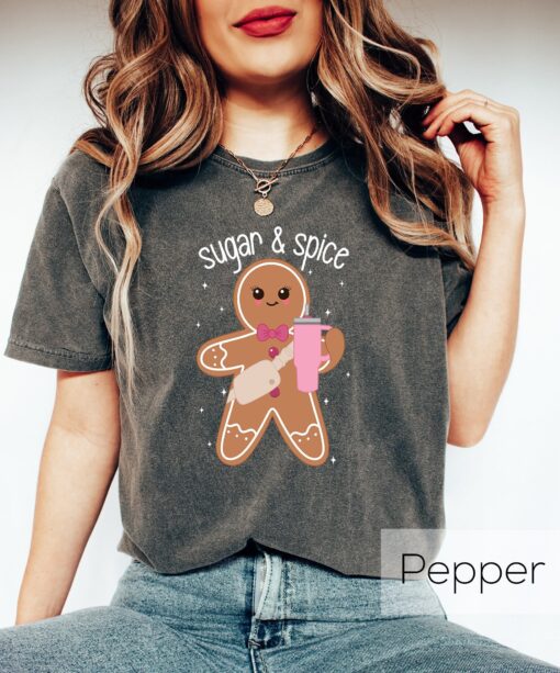 vintage christmas t shirt sugar and spice crewneck funny gingerbread design trendy holiday apparel for festive celebrations mteyp