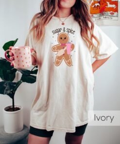 vintage christmas t shirt sugar and spice crewneck funny gingerbread design trendy holiday apparel for festive celebrations ou0uv