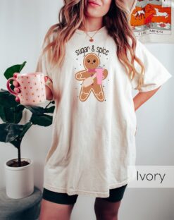 vintage christmas t shirt sugar and spice crewneck funny gingerbread design trendy holiday apparel for festive celebrations ou0uv