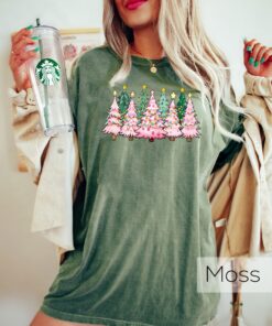 vintage christmas t shirt with christmas trees and lights design for adults unisex crewneck tee ideal for holiday celebrations 4btvp