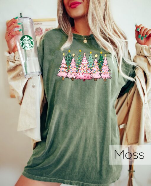 vintage christmas t shirt with christmas trees and lights design for adults unisex crewneck tee ideal for holiday celebrations 4btvp