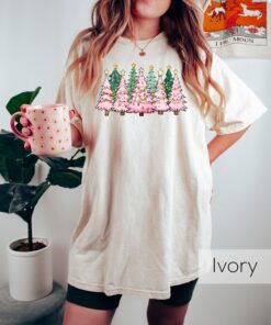 vintage christmas t shirt with christmas trees and lights design for adults unisex crewneck tee ideal for holiday celebrations ckfkx