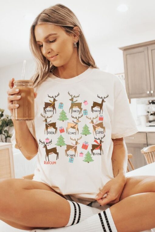 vintage christmas t shirt with reindeer design for women retro holiday tee featuring fun deer graphic v2m5n