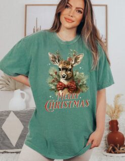 vintage christmas t shirt with reindeer design in comfort colors for a retro holiday look hipig