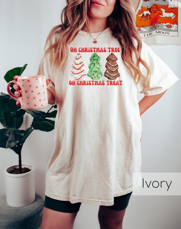 vintage christmas tree t shirt crewneck sweater with fun holiday design for winter celebrations and festive gatherings 2sasy