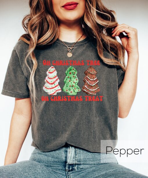 vintage christmas tree t shirt crewneck sweater with fun holiday design for winter celebrations and festive gatherings sthqt