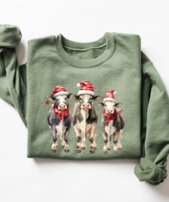 vintage cow sweatshirt for christmas featuring santa design western style crewneck with farm theme for holiday celebrations tvck5 scaled