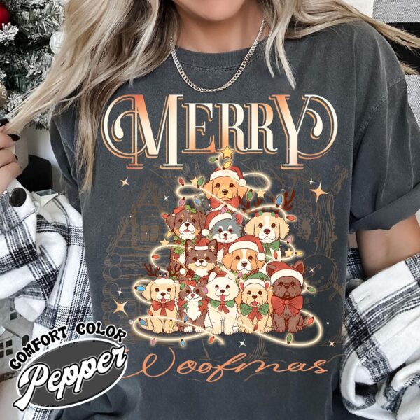 vintage dog christmas shirt for dog moms featuring family and pet design comfortable holiday apparel for dog lovers gnhnl