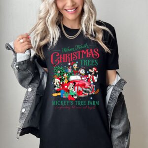 vintage mickey christmas sweatshirt for women featuring farm fresh trees design ideal for disney family vacations and holiday gatherings tegnf