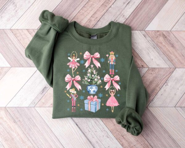 vintage nutcracker sweatshirt for christmas featuring coquette bow design and ballet doll aesthetic in soft comfortable fabric kep5i