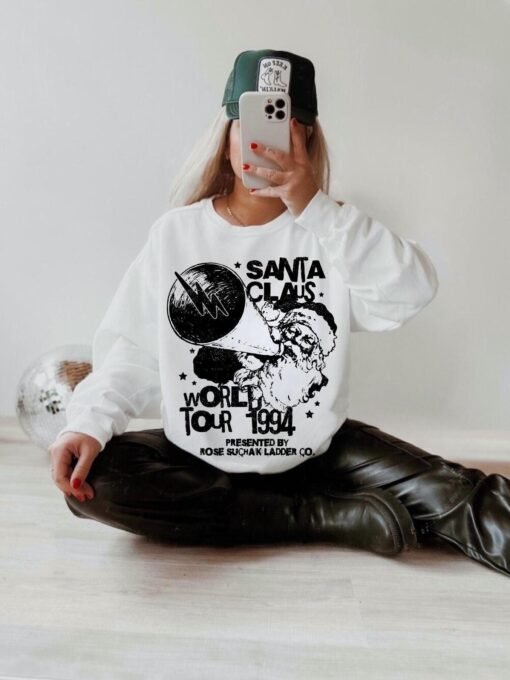 vintage santa claus world tour sweatshirt unisex retro 90s hoodie oversized crewneck for christmas matching pajamas sswz0