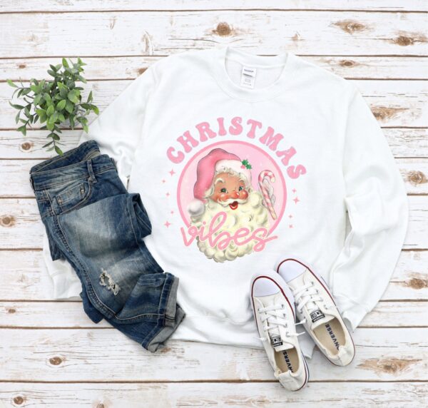 vintage santa sweatshirt for women in pink retro christmas shirt with classic design and trendy style 6m4rm