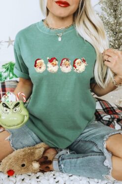 Vintage Santa T-Shirt Retro Holiday Apparel Comfort Colors Tee for Christmas Celebrations and Festive Outfits