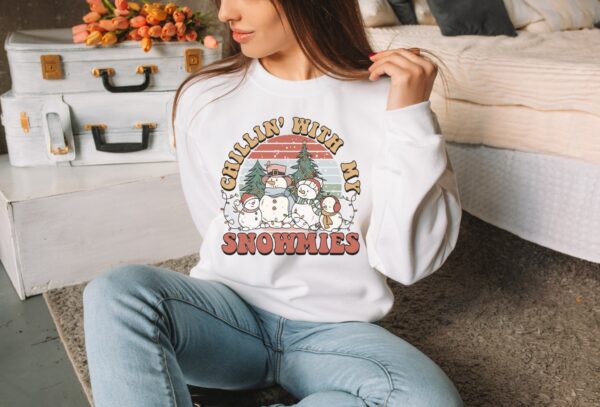 vintage snowman sweatshirt for winter lovers featuring a fun chillin with my snowmies design ideal for christmas celebrations 3ldp0