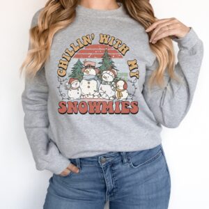 vintage snowman sweatshirt for winter lovers featuring a fun chillin with my snowmies design ideal for christmas celebrations gjzim