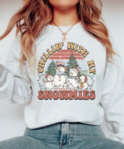 vintage snowman sweatshirt for winter lovers featuring a fun chillin with my snowmies design ideal for christmas celebrations y1vsb