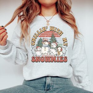 vintage snowman sweatshirt for winter lovers featuring a fun chillin with my snowmies design ideal for christmas celebrations y1vsb