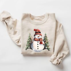 Vintage Snowman Sweatshirt for Women with Christmas Design and Comfortable Fit Ideal for Holiday Gatherings and Festive Celebrations