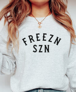 vintage sweatshirt for women freezn szn winter design with funny christmas theme ideal for cold weather and holiday gatherings doqzi