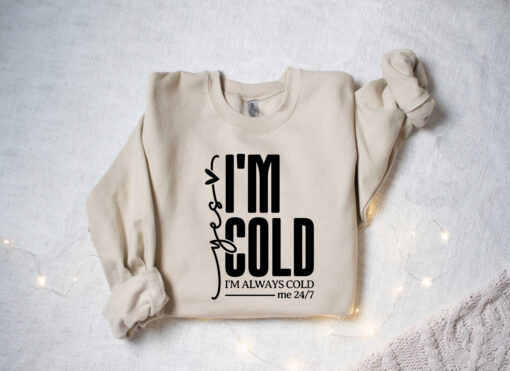 vintage sweatshirt yes im cold design for winter wear featuring warmth and comfort in freezing conditions b7t2w scaled