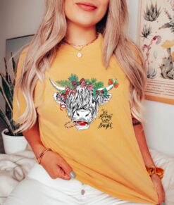 Vintage T Shirt Be Merry And Bright Christmas Cow Shirt Funny Animal Lover Design for Farm Christmas Celebrations 7 vintage t shirt be merry and bright christmas cow shirt funny animal lover design for farm christmas celebrations kvrv2 scaled