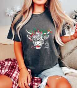 Vintage T Shirt Be Merry And Bright Christmas Cow Shirt Funny Animal Lover Design for Farm Christmas Celebrations 9 vintage t shirt be merry and bright christmas cow shirt funny animal lover design for farm christmas celebrations sjsty scaled
