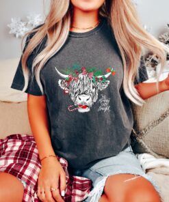 vintage t shirt be merry and bright christmas cow shirt funny animal lover design for farm christmas celebrations sjsty scaled