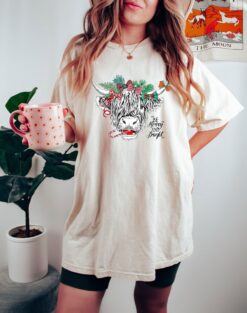 Vintage T Shirt Be Merry And Bright Christmas Cow Shirt Funny Animal Lover Design for Farm Christmas Celebrations 11 vintage t shirt be merry and bright christmas cow shirt funny animal lover design for farm christmas celebrations u5rwt scaled