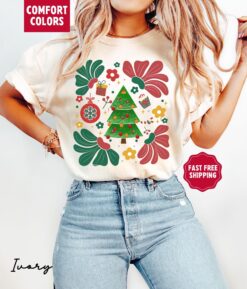 Vintage T Shirt Boho Floral Christmas Tee Comfortable Colors Retro Design for Trendy Holiday Style