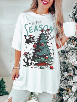 Vintage T Shirt Christmas Cat Tee Retro Meowy Catmas Design Oversized Comfort Colors T Shirt for Cat Dads and Moms 6 vintage t shirt christmas cat tee retro meowy catmas design oversized comfort colors t shirt for cat dads and moms tiaed