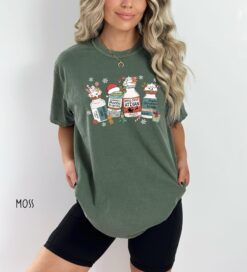 Vintage T Shirt Christmas Nurse Design for Medical Professionals Featuring Pharmacist and Medical Assistant Themes