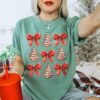 Vintage T Shirt Coquette Bow Christmas Shirt with Christmas Tree Cake Design in Comfort Colors for Trendy Girly Holiday Style 10 vintage t shirt coquette bow christmas shirt with christmas tree cake design in comfort colors for trendy girly holiday style ywmey