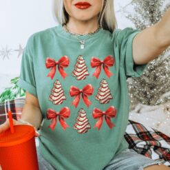 Vintage T Shirt Coquette Bow Christmas Shirt with Christmas Tree Cake Design in Comfort Colors for Trendy Girly Holiday Style