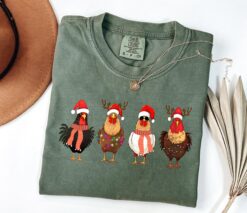 Vintage T Shirt Cute Christmas Chickens T-Shirt Comfort Colors Design for Farm Girls Fun Holiday Apparel