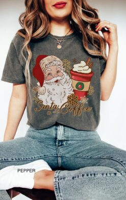Vintage T Shirt for Women Featuring Santa and Coffee Design Perfect for Holiday Gatherings and Coffee Lovers