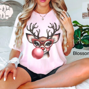 vintage t shirt funny christmas reindeer blowing bubble with glasses oversized holiday tee for festive celebrations bupj5