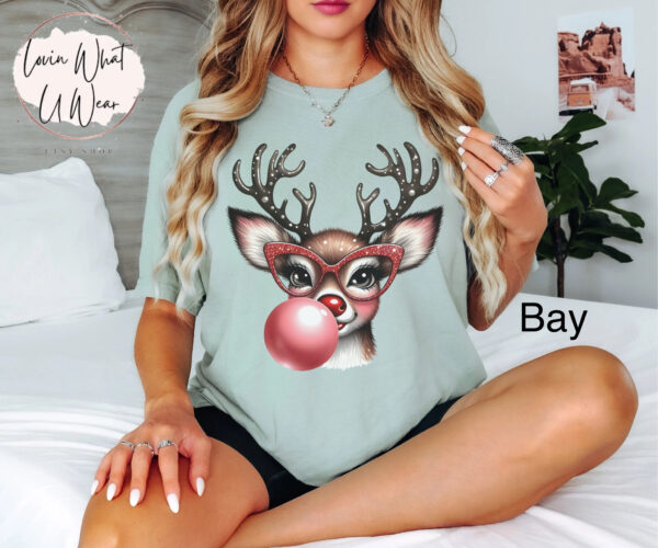 vintage t shirt funny christmas reindeer blowing bubble with glasses oversized holiday tee for festive celebrations hwisy