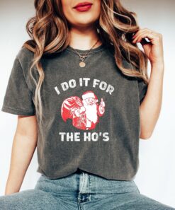 Vintage T Shirt Funny Christmas Santa Tee I Do It For The Hos Design Comfortable Colors Naughty Holiday Apparel