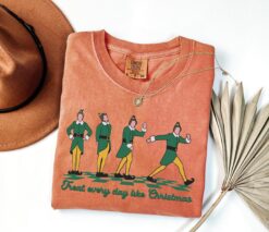 Vintage T Shirt Funny Elf Design in Comfort Colors for Women Retro Christmas Style Ideal for Holiday Parties and Festive Gatherings