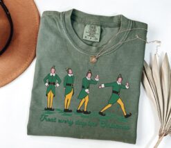 vintage t shirt funny elf design in comfort colors for women retro christmas style ideal for holiday parties and festive gatherings zqwr4